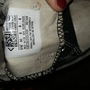 Size 8 converse shoes